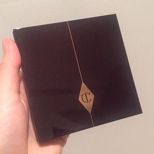 Charlotte Tilbury instant look in a palette